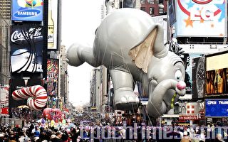组图二：纽约曼哈顿的梅西感恩节大游行