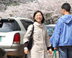 修炼后徜徉在幸福中的徐孝彬在首尔国立大学校园