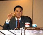 羅達倫(中)成為金寶市首位華裔副市長、兼再發展機構副主席。（攝影：黃毅燕/大紀元）
