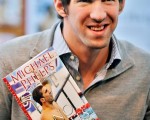 奧運八面金牌，讓靦腆的美國泳將邁克-菲爾普斯（Michael Phelps）還出了書，成了世界知名的明星。(JEWEL SAMAD/AFP/Getty Images)