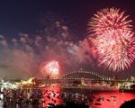 澳洲率先迎新年　雪梨港大放煙火