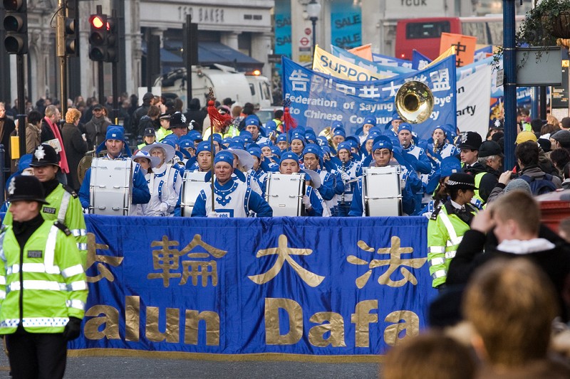 迎新年 伦敦举行声援4700万人退党游行(图文)