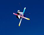 1月4日，法國滑雪勝地第涅。滑雪愛好者在表演自由式滑雪。(Michael Steele/Getty Images)