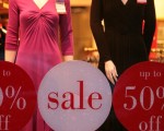 1月7日英国，威姆斯洛Viyella分行女装店继续交易。金融风暴让这个久名老店血本销售，成 为英国步行街最后的商家。 (Christopher Furlong/Getty Images)