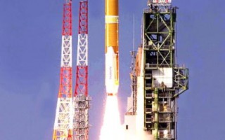 日H2A火箭升空 搭载8枚卫星创纪录