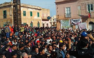 意大利非法移民冲出拘留所 上街抗议