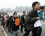 图为中国高校毕业生。 (AFP)