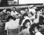 1959 年夏中共召开庐山会议,毛泽东将反对大跃进的彭德怀打成反党集团。 /网络图片