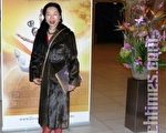 画家靳雪萍女士告诉记者，她是第一次看到这么好的中国文化演出，她觉得很自豪。（摄影：李孜/大纪元）