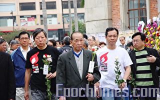组图：香港支联会及各界清明节献花悼六四