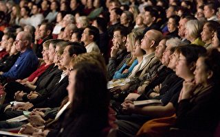 溫哥華神韻第五場  觀眾為神傳文化震撼