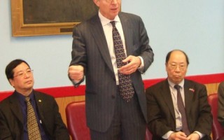曼哈頓檢察長競選人萬斯拜訪中華公所
