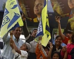 厄瓜多左派总统宣布胜选连任 