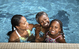 衛生隱患：20%的人承認在泳池中小解