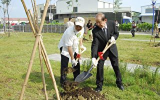 台南县府与奇美集团办植树减碳活动