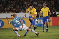 聯合會盃足賽  巴西淘汰義大利挺進4強
