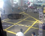圖片新聞：中環爆水管現大洞
