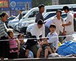 民眾爭相離開烏市 當局令外國人離喀什