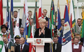 组图：立陶宛第一个女总统就职 