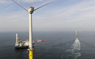 德国第一个海洋风力发电风轮组装完成