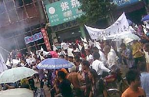 浏阳化工污染问题未解决 受害村民举行示威