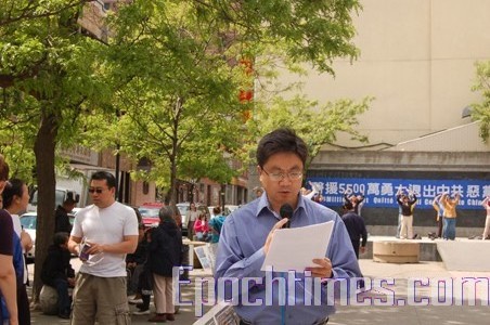 声援5500万退党潮 蒙城唐人街现场退(图文)