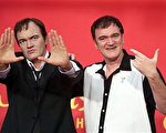 好萊塢鬼才導演昆汀·塔倫蒂諾(Quentin Tarantino)的蠟像在杜莎夫人蠟像館揭幕，為自己蠟像揭幕的昆汀也擺出各種搞笑Pose和「自己」搶鏡。(圖/Getty Images)