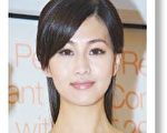 彩妆师示范轻柔完美秋季底妆