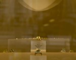 倫敦高級珠寶名店「格拉夫」，8月12日被搶價值4000萬英鎊的珠寶，創下英國最高金額珠寶搶案。商家14日提出100萬英鎊懸賞獎金，希望民眾協助破案。(圖片來源： Leon Neal/AFP/Getty Images)