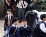 香港律师会反对警方参与校本验毒计划，认为会间接危害学生的人身安全，亦不应用来协助警方追查毒品源头。(AFP)