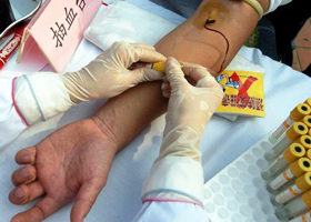 河南兩輸血感染艾滋病婦女上訪被刑拘