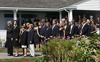 組圖：肯尼迪家族齊聚籌辦愛德華喪禮