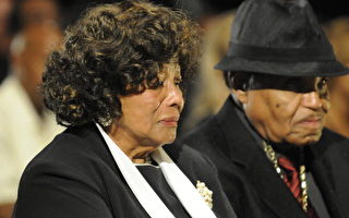 組圖：傑克遜葬禮舉行  母親現場落淚