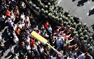 华尔街日报︰乌鲁木齐汉族上街抗议