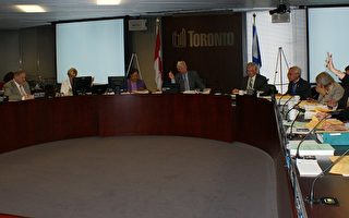 市府辯論EMS和垃圾收集基本服務化