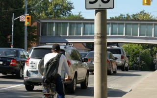 市議員建議降低市區行車速限