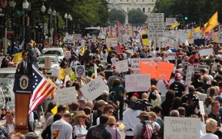 數萬美國人華盛頓集會 抗議政府大舉支出