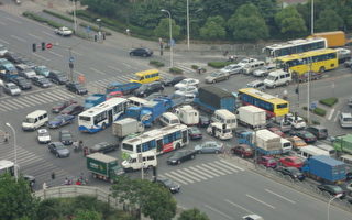 组图﹕实拍上海交通 堵得水泄不通