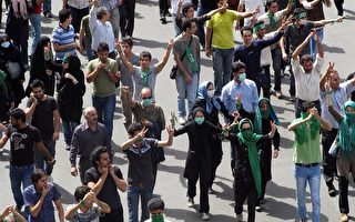 伊朗数万人上街抗议总统 爆发冲突