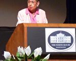 2009年9月21日，白宮國家愛滋病政策辦公室（the White House Office of National AIDS Policy ,ONAP)在哥倫比亞特區大學(The University of the District of Columbia )舉辦國家愛滋病群體討論。華盛頓DC議員諾頓(Eleanor Holmes Norton)說：「這是個可預防的疾病，我們要負起責任來。」(攝影:文敏/大紀元)