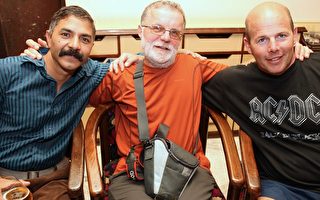 比大膽  3跳傘家掠過聖母峰抵世界最高降落區