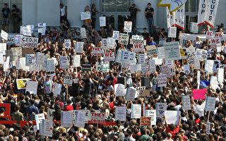 加州大学开学第一天 师生抗议减经费