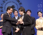 2009全世界华人钢琴大赛金奖得主武晓锋风采 (摄影:爱德华 / 大纪元)