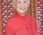 102歲老人王希文女士神清氣爽(攝影﹕戴兵/大紀元)