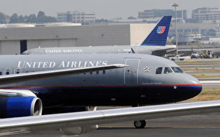 美联航推出托运行李年费服务 或可省钱