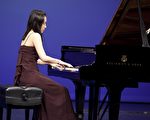 图：来自台湾的选手郑静旻在10月10日的纽约第二届新唐人“全世界华人钢琴大赛”复赛中。(摄影：爱德华/大纪元)