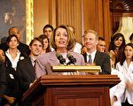 美國國會眾議院發言人南希-佩洛西在新聞發布會上。(攝影﹕王洋/大紀元)