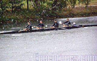 组图﹕查尔斯河“河首”划艇大赛风雪无阻
