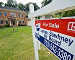 美国政府将针对房市及小型企业继续提供纾困援助。图为维吉尼亚州亚历山大的一处等待出售的房屋。(AFP PHOTO/Saul LOEB )