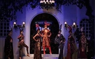 组图：印度时装周展现宝来坞风情
